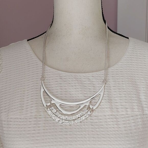 Multi Texture Hammered Smooth Silver Tone Bib Statement Necklace - Picture 1 of 7